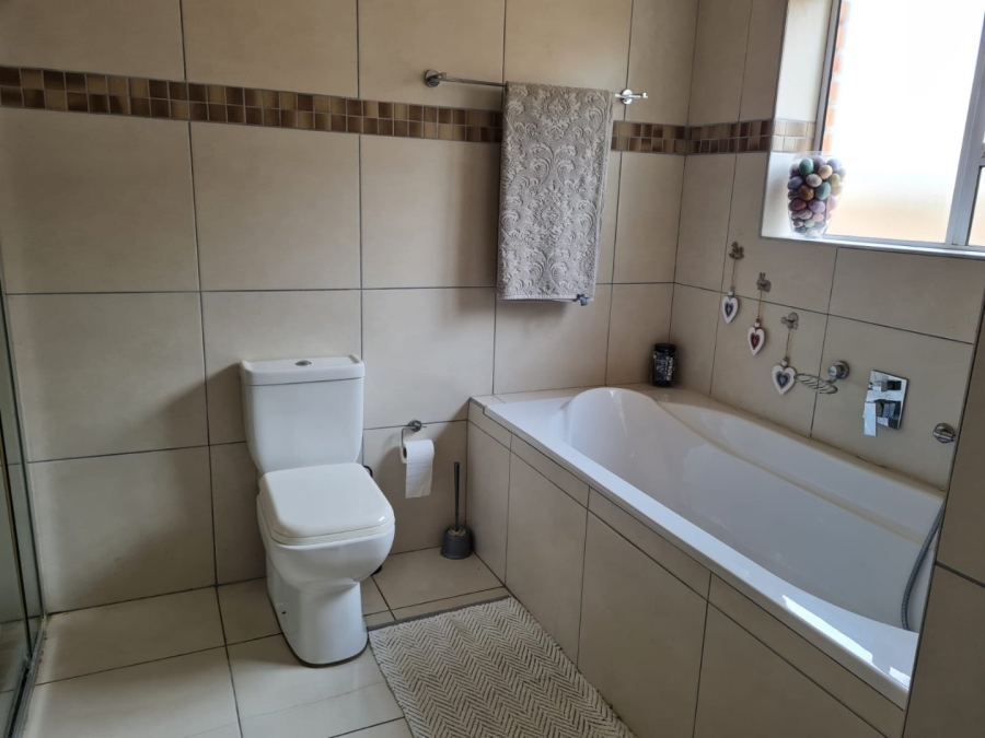 3 Bedroom Property for Sale in Pinelands Eastern Cape